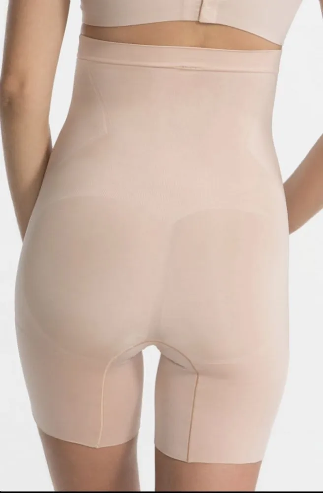SPANXsculpt™ OnCore High-Waisted Mid-Thigh Short